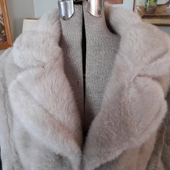 Vintage Plush Faux Fur Cape Thick Plush Warm Winter Glamourous Luxurious Formal - Picture 3 of 16